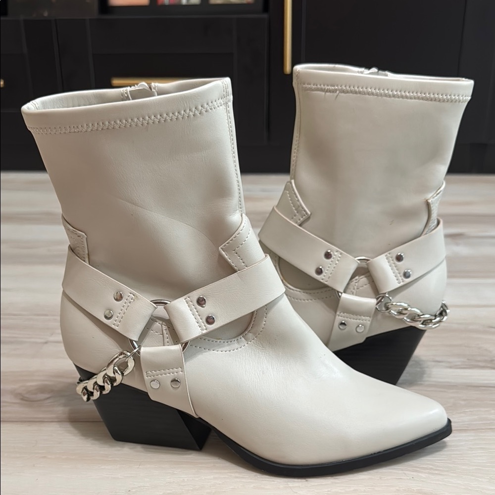 DV Dolce Vita Keeler White Moto Harness Chain Boots Western Biker Booties 7.5 - Picture 2 of 8
